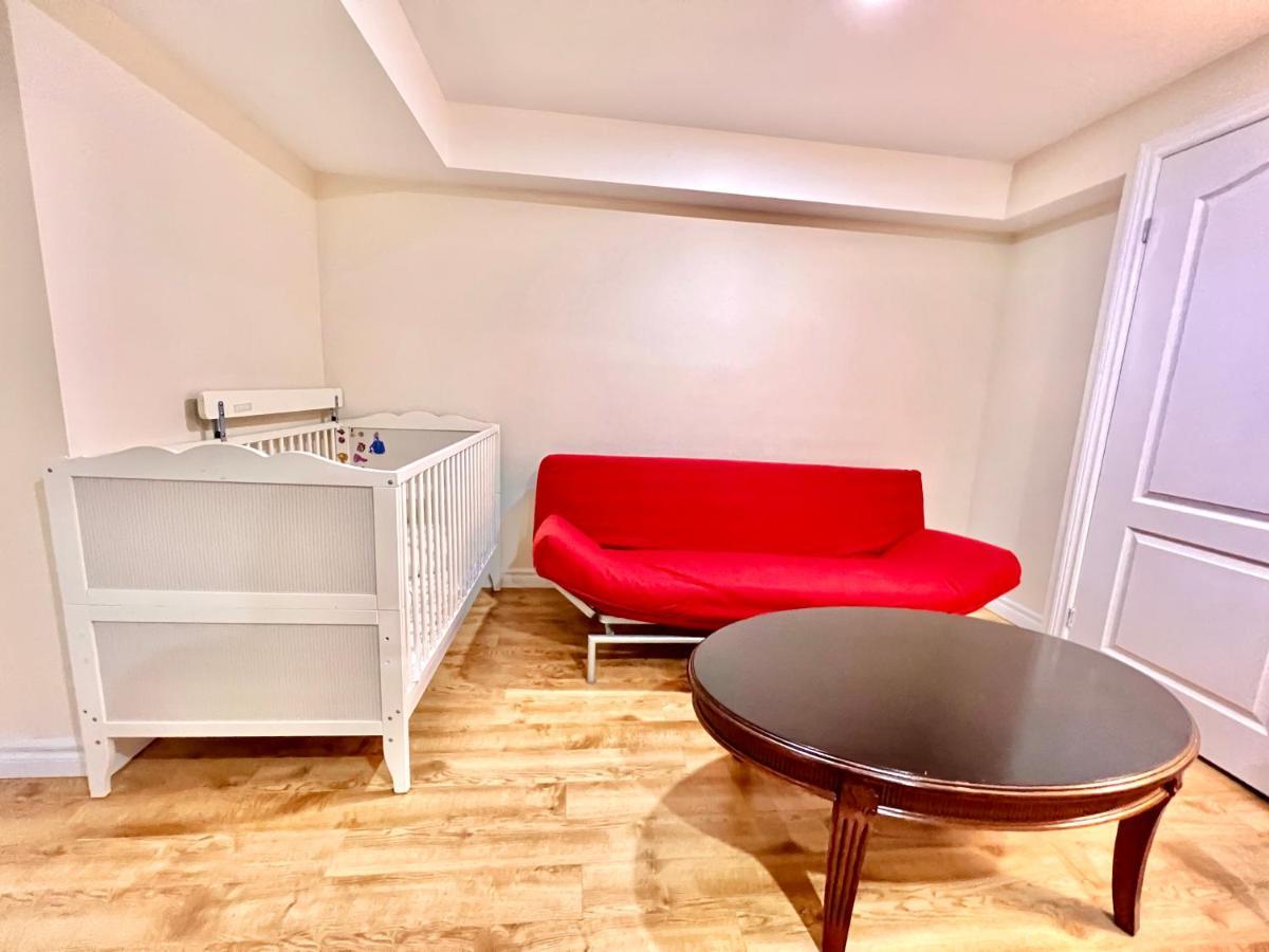 Cozy Home In Richmond Hill With Free Parking Exterior photo